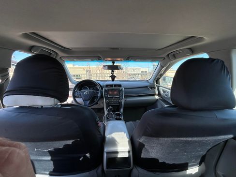 Used 2017 Toyota Camry LE w/ Moonroof Package FWD image 10