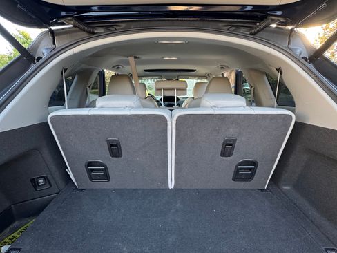 Used 2017 Acura MDX SH-AWD Sport Utility 4D image 12