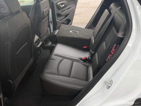 Used 2022 GMC Terrain SLT w/ Infotainment Package II image 11