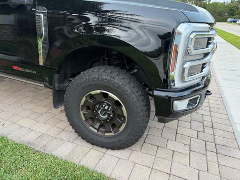 Used 2025 Ford F250 Platinum w/ Platinum Plus Package AWD/4WD image 15