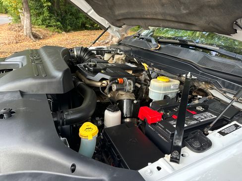 Used 2019 RAM 3500 Tradesman w/ Chrome Appearance Group image 15