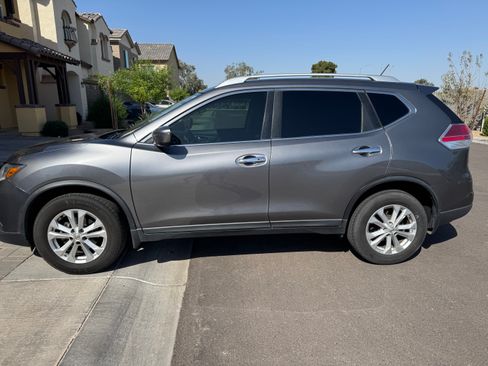 Used 2016 Nissan Rogue SV image 5