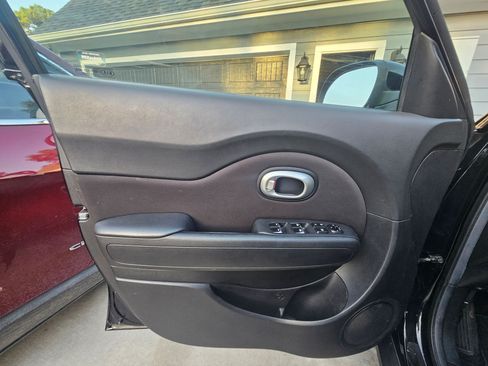 Used 2018 Kia Soul + FWD image 22