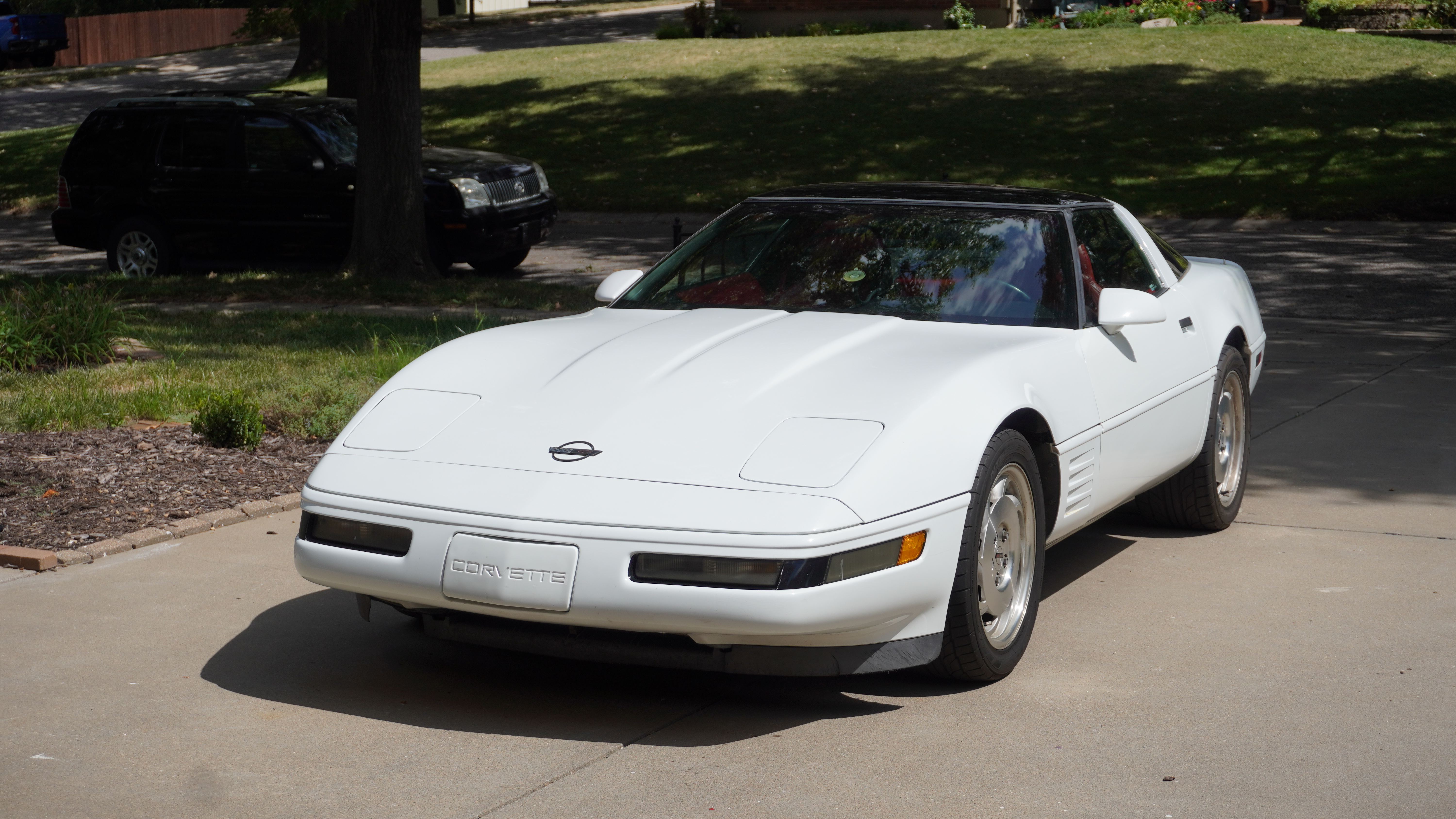 Used 1994 Chevrolet Corvette Coupe RWD image 1