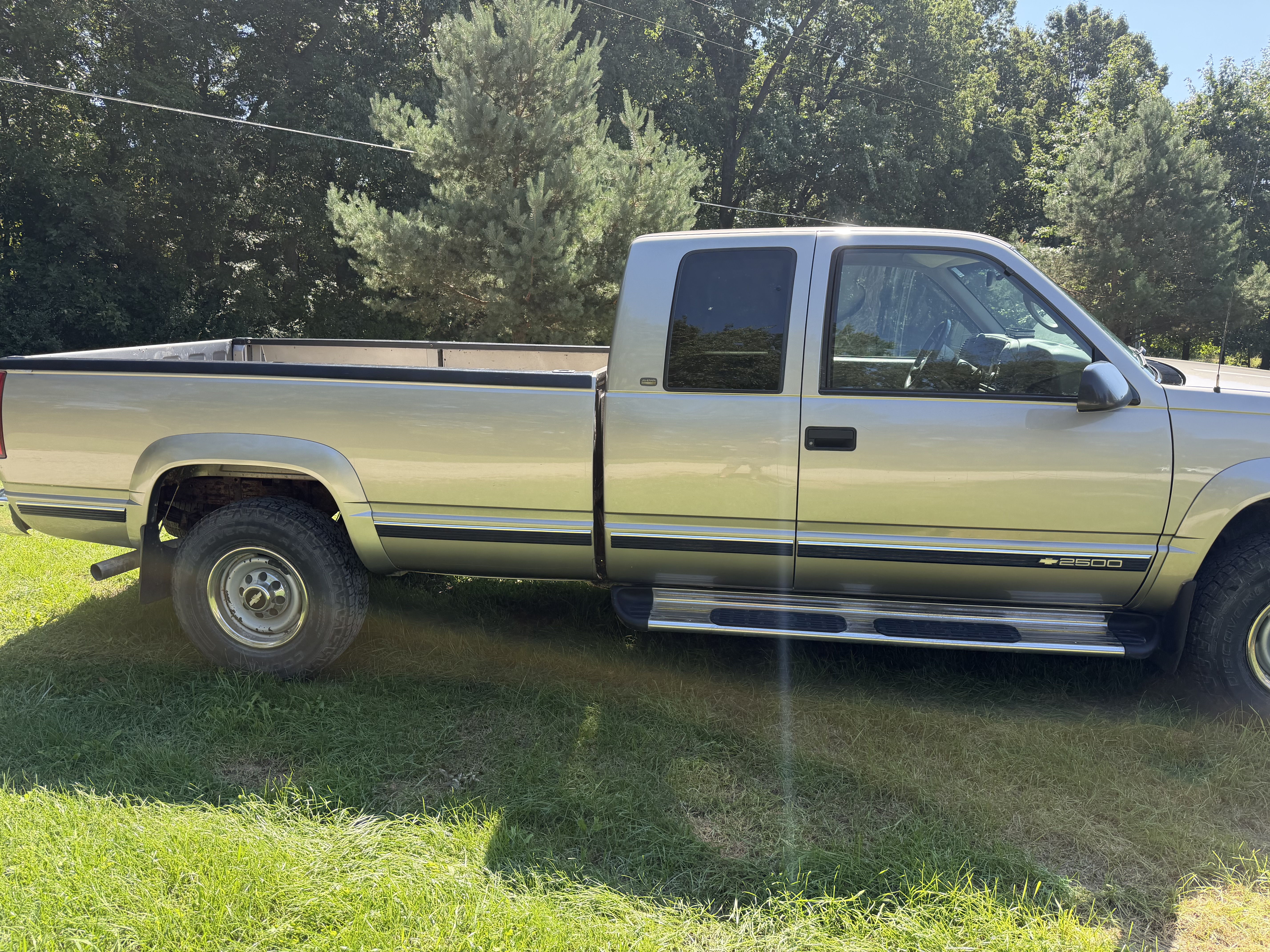 Used 1998 Chevrolet Silverado 2500 4x4 Extended Cab w/ Preferred Equipment Group 3 image 5