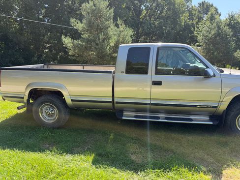 Used 1998 Chevrolet Silverado 2500 4x4 Extended Cab w/ Preferred Equipment Group 3 image 5