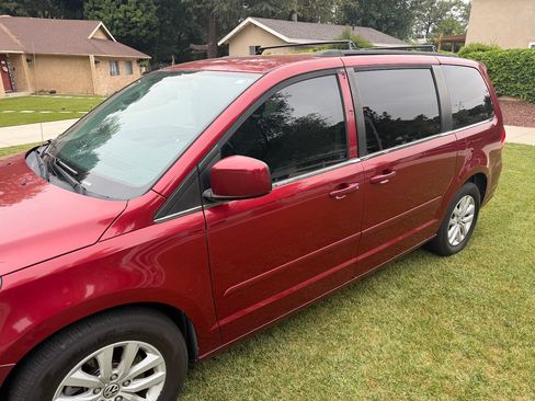 Used 2014 Volkswagen Routan SE image 25