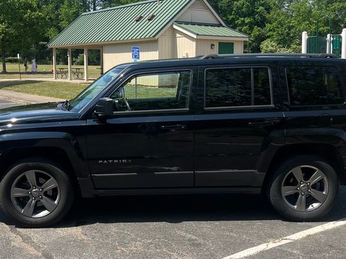 Used 2016 Jeep Patriot Sport w/ Power Value Group AWD/4WD image 4