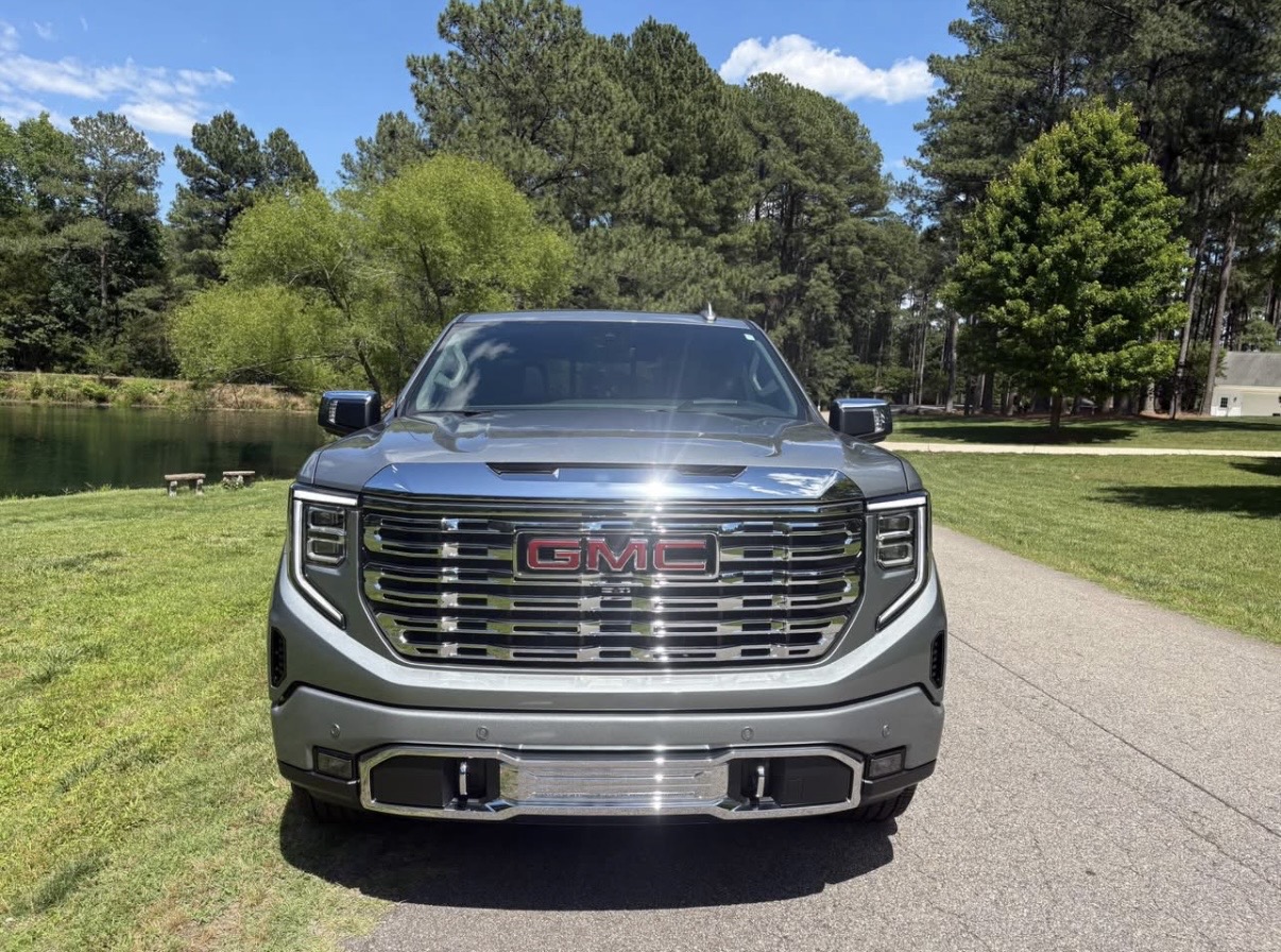 Used 2025 GMC Sierra 1500 Denali AWD/4WD image 9