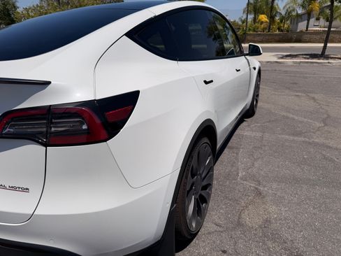 Used 2022 Tesla Model Y Performance AWD/4WD image 24