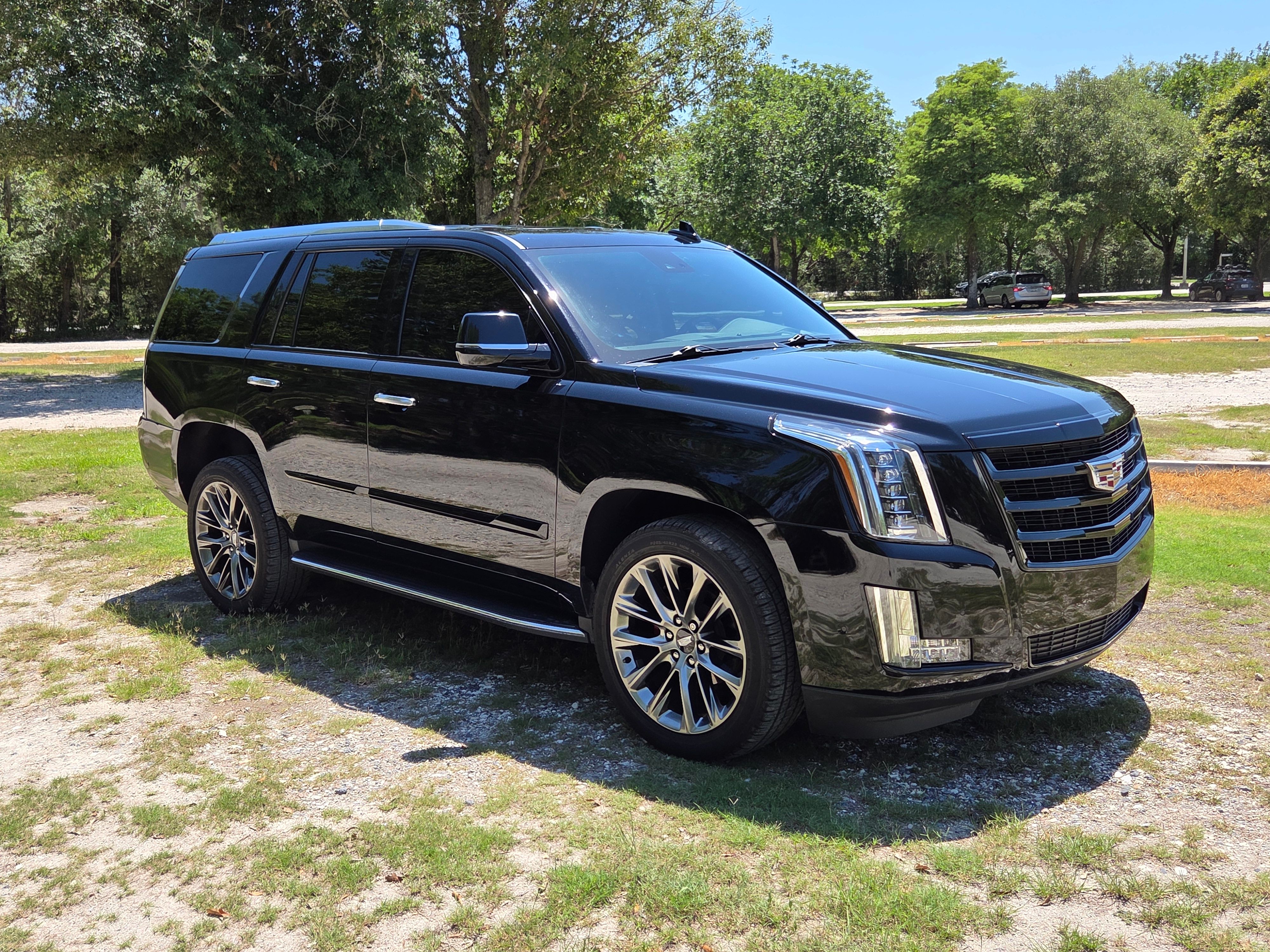 Used 2020 Cadillac Escalade Luxury w/ Escalade Sport Edition RWD image 4