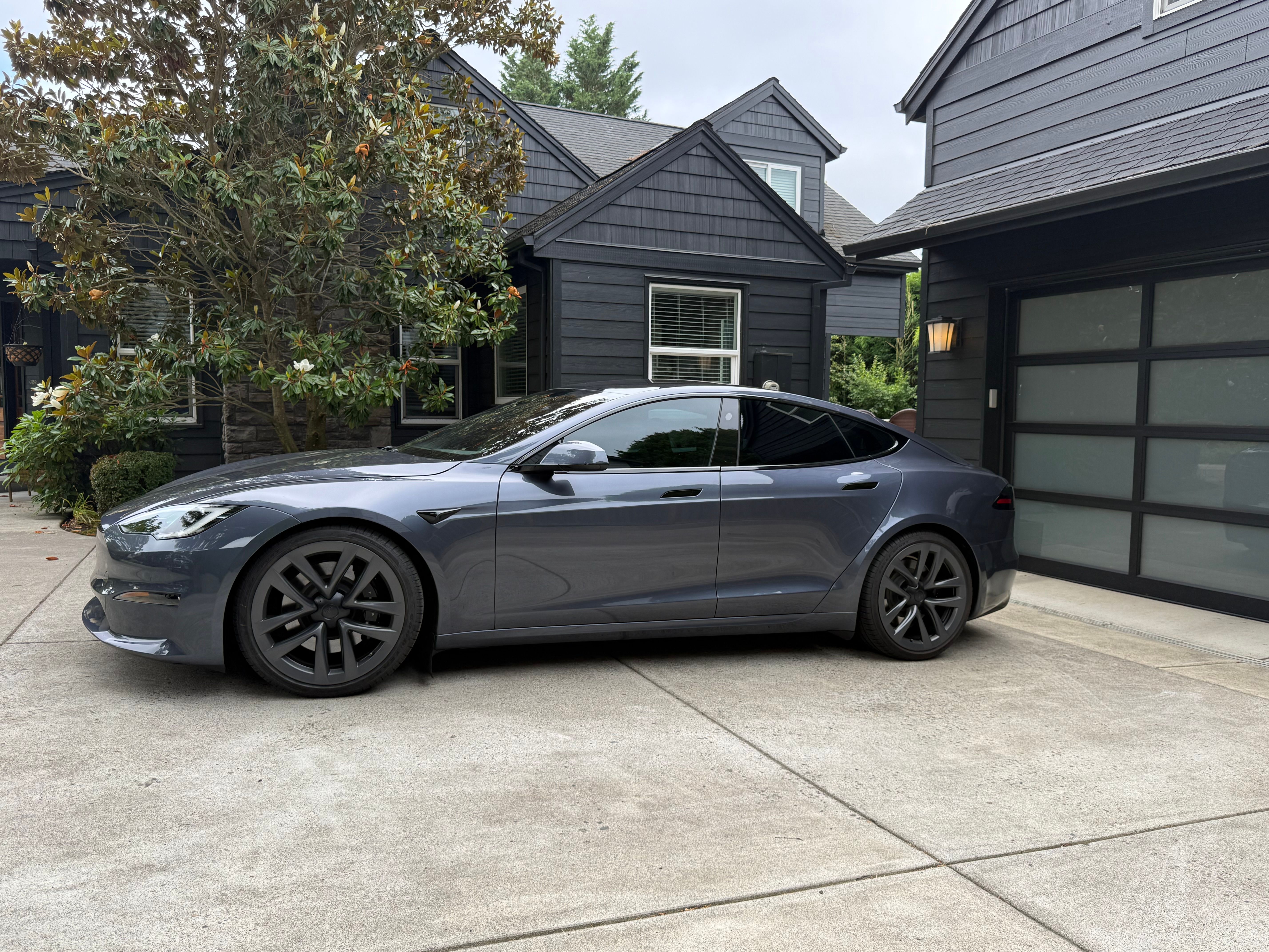 Used 2022 Tesla Model S Standard Range AWD/4WD image 2