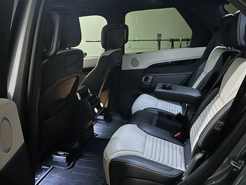 Used 2021 Land Rover Discovery S R-Dynamic image 5