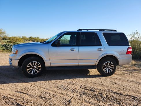 Used 2016 Ford Expedition XLT image 5
