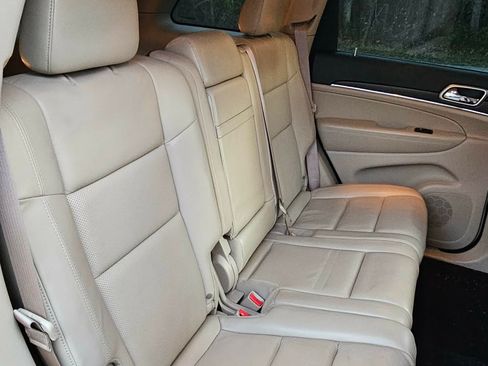 Used 2015 Jeep Grand Cherokee Limited w/ Luxury Group II image 12