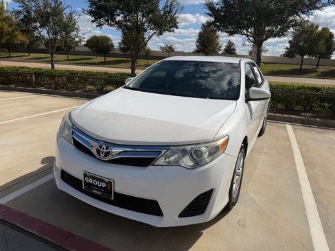 Used 2012 Toyota Camry LE image 2