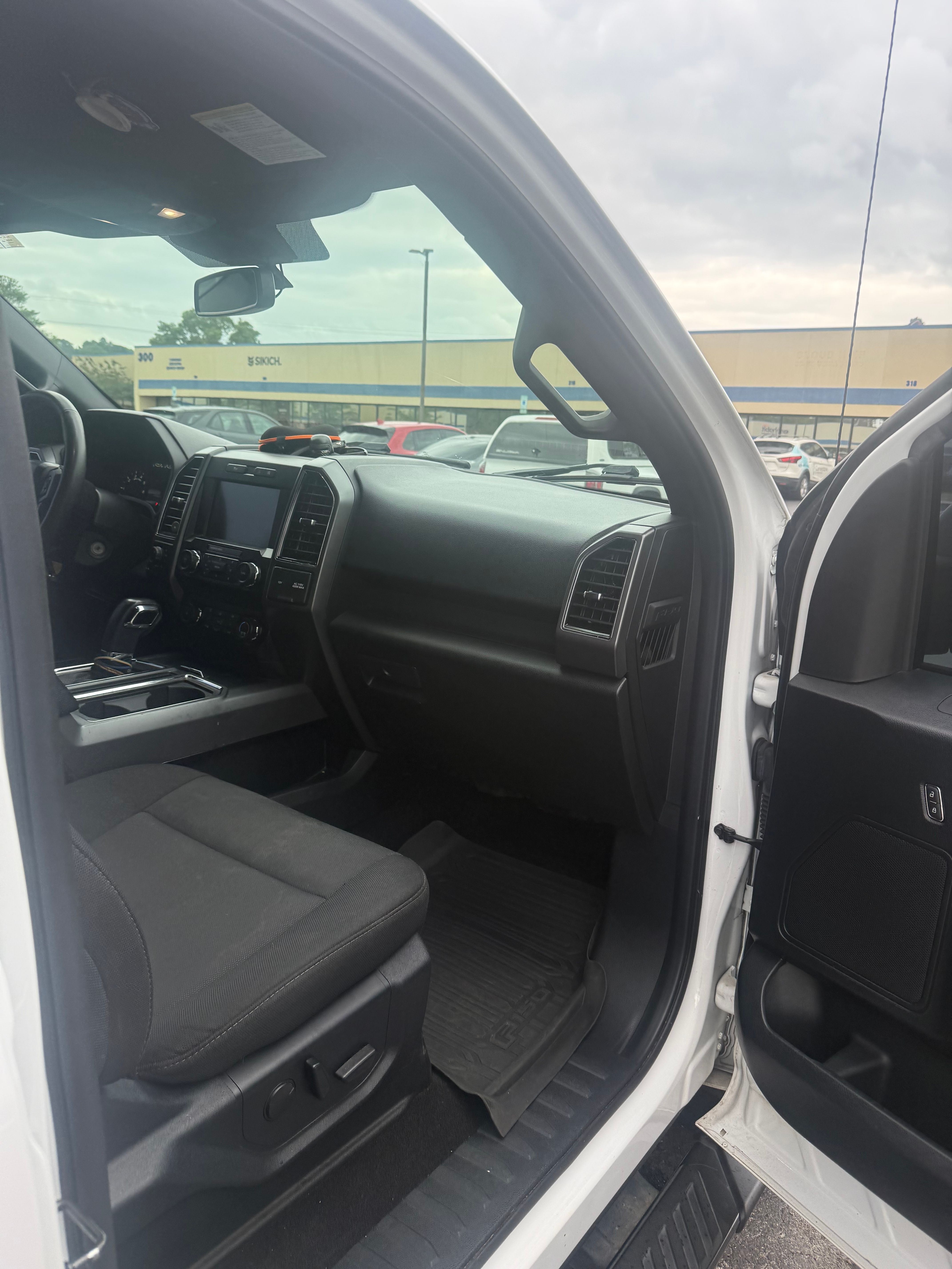 Used 2019 Ford F150 XLT w/ Equipment Group 302A Luxury AWD/4WD image 6