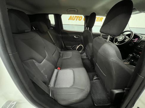 Used 2016 Jeep Renegade Latitude w/ Safety & Security Group image 30