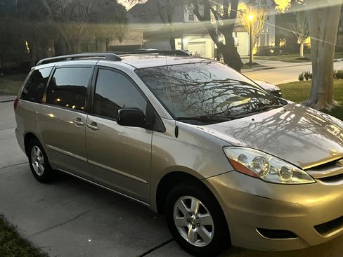 Used 2006 Toyota Sienna CE image 18