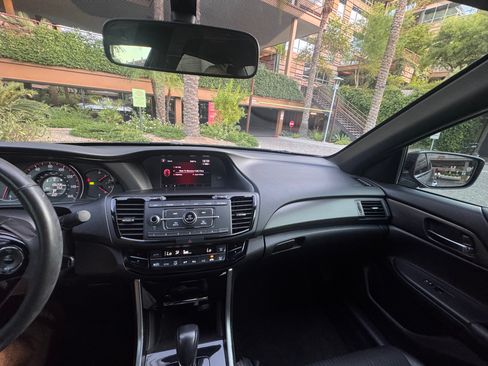 Used 2017 Honda Accord Sport image 8