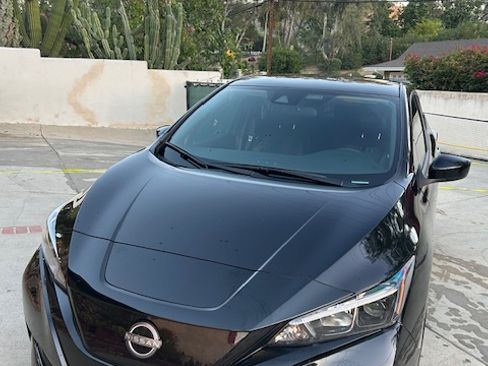Used 2025 Nissan Leaf S image 4