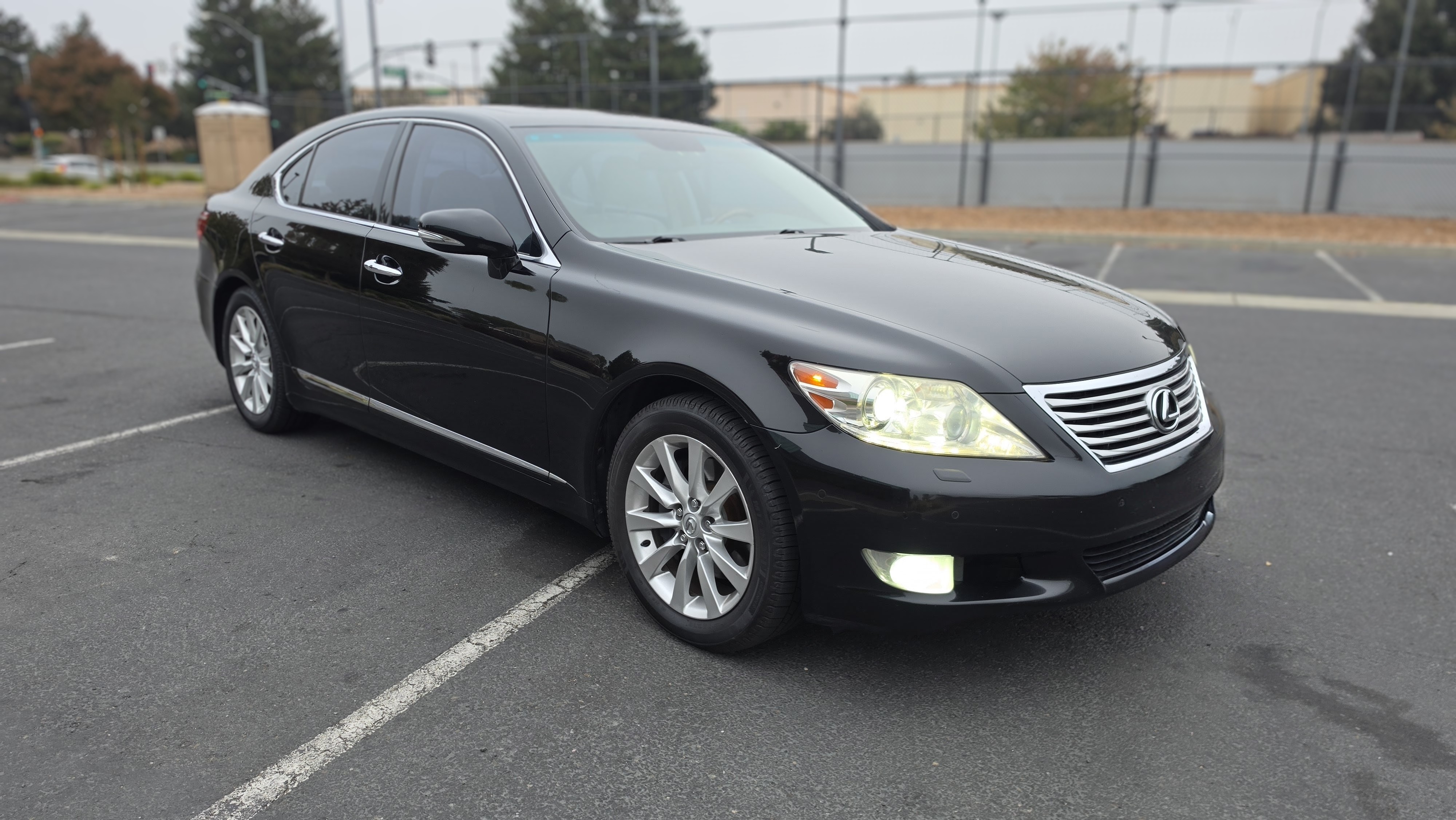 Used 2011 Lexus LS 460 w/ Luxury Value Edition RWD image 2