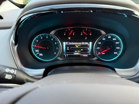 Used 2019 Chevrolet Traverse Premier w/ Driver Confidence II Package FWD image 11