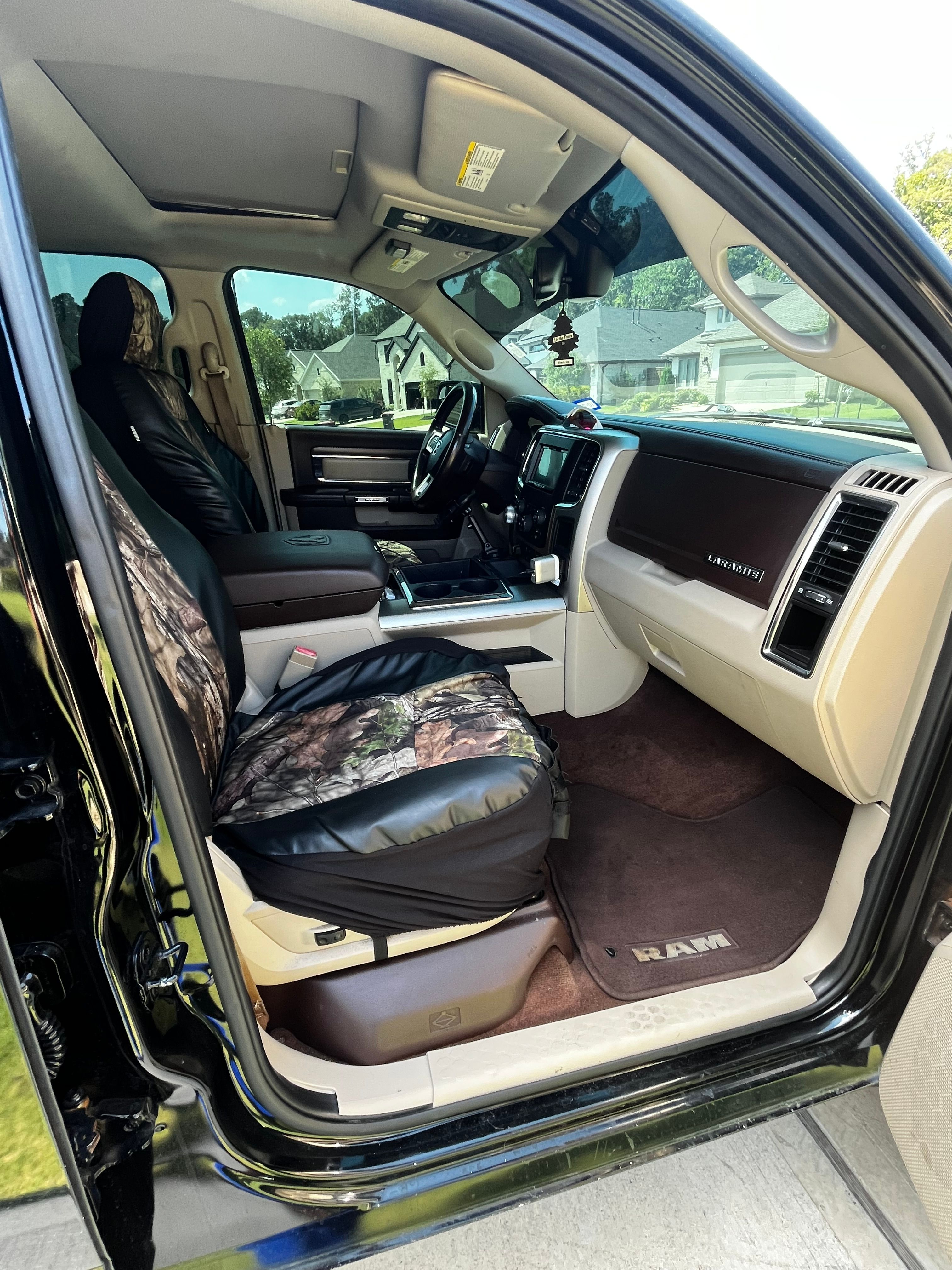 Used 2014 RAM 1500 Laramie w/ Convenience Group RWD image 6