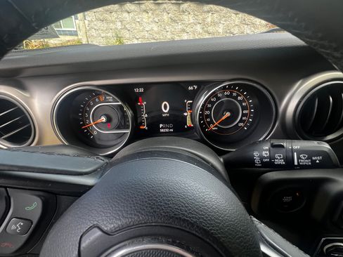 Used 2019 Jeep Wrangler Sport AWD/4WD image 2