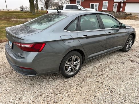 Used 2024 Volkswagen Jetta SE w/ Panoramic Sunroof Package image 2