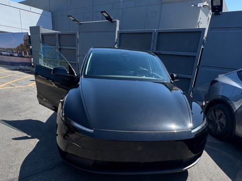 Used 2026 Tesla Model Y AWD image 1