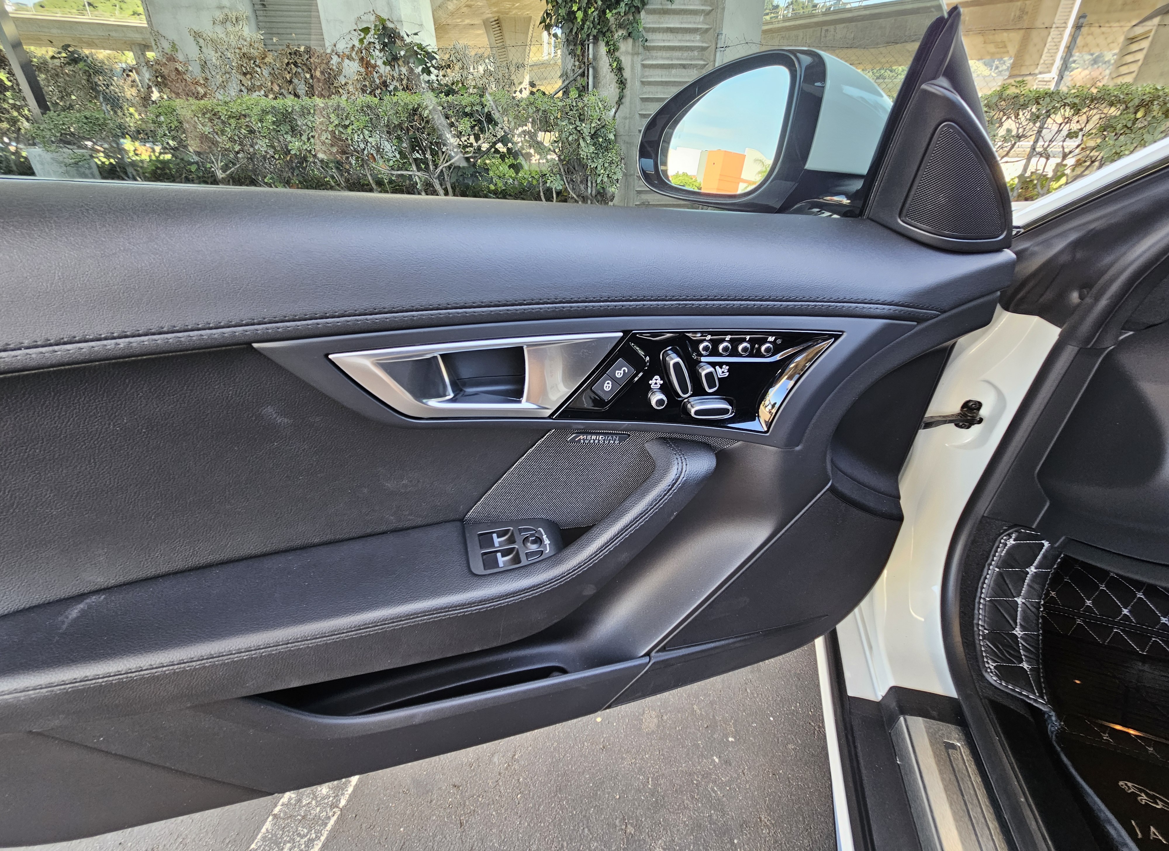 Used 2017 Jaguar F-TYPE S RWD image 13