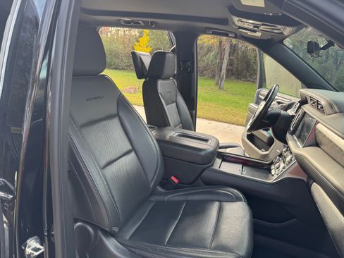 Used 2021 GMC Yukon Denali w/ Denali Premium Package image 22