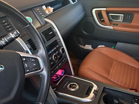 Used 2017 Land Rover Discovery Sport HSE Luxury image 11