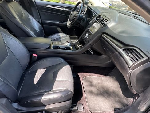 Used 2017 Ford Fusion Energi Titanium FWD image 22