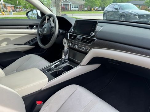 Used 2018 Honda Accord EX image 14