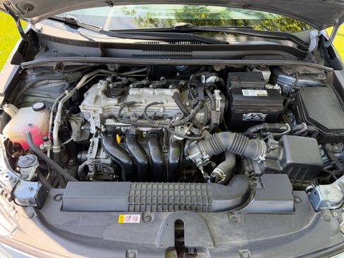 Used 2022 Toyota Corolla LE FWD image 9