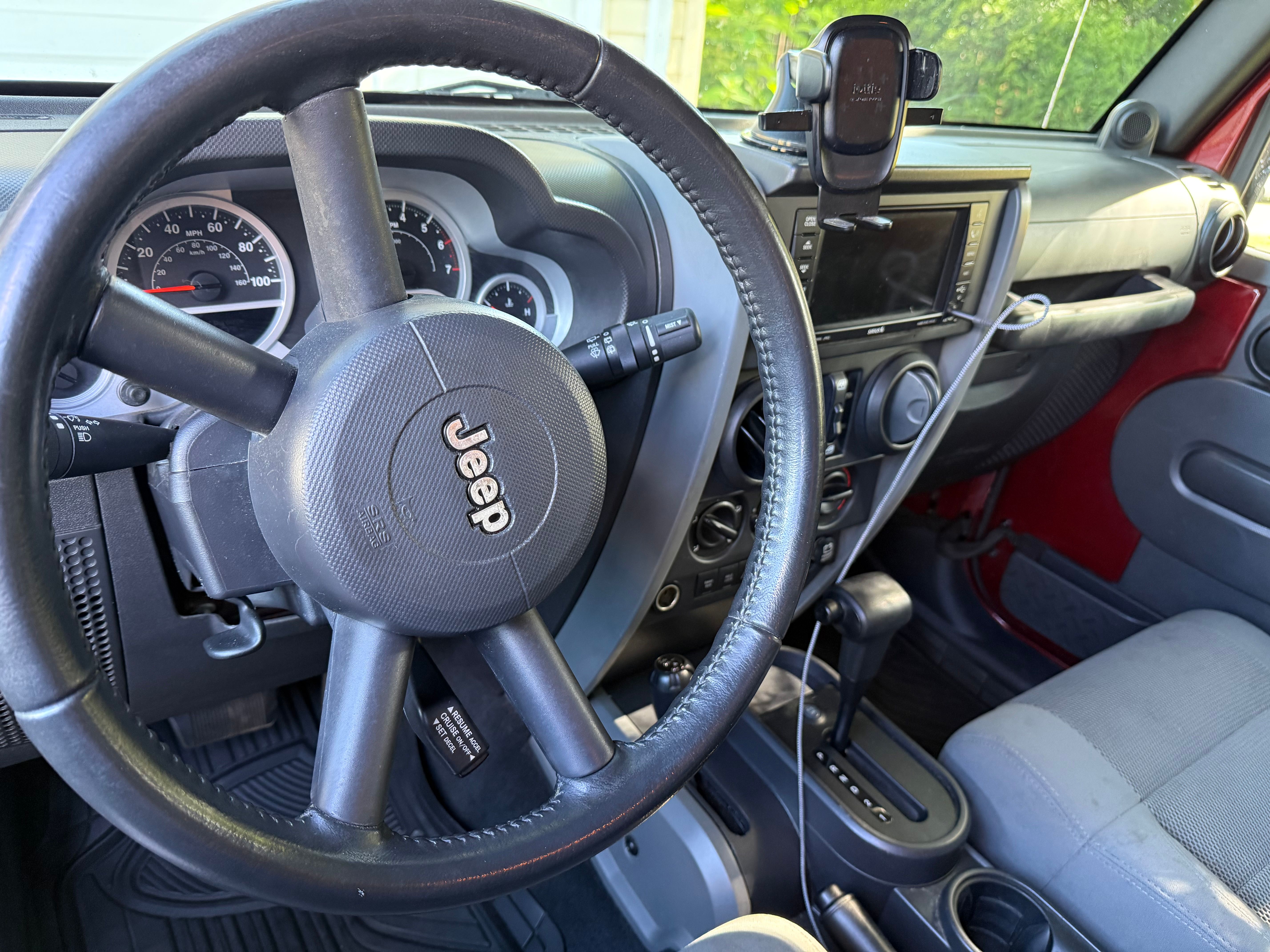 Used 2007 Jeep Wrangler Unlimited Rubicon w/ Dual Top Group AWD/4WD image 9