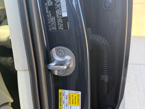 Used 2023 Volvo XC60 B5 Ultimate image 17