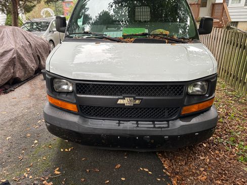 Used 2016 Chevrolet Express 2500 image 1