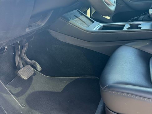 Used 2023 Tesla Model Y Long Range AWD/4WD image 12