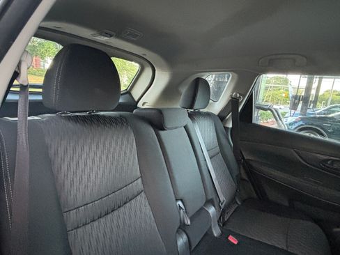 Used 2019 Nissan Rogue S FWD image 12