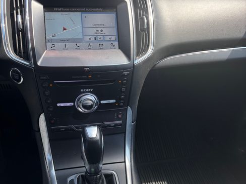 Used 2018 Ford Edge Titanium w/ Technology Package FWD image 14