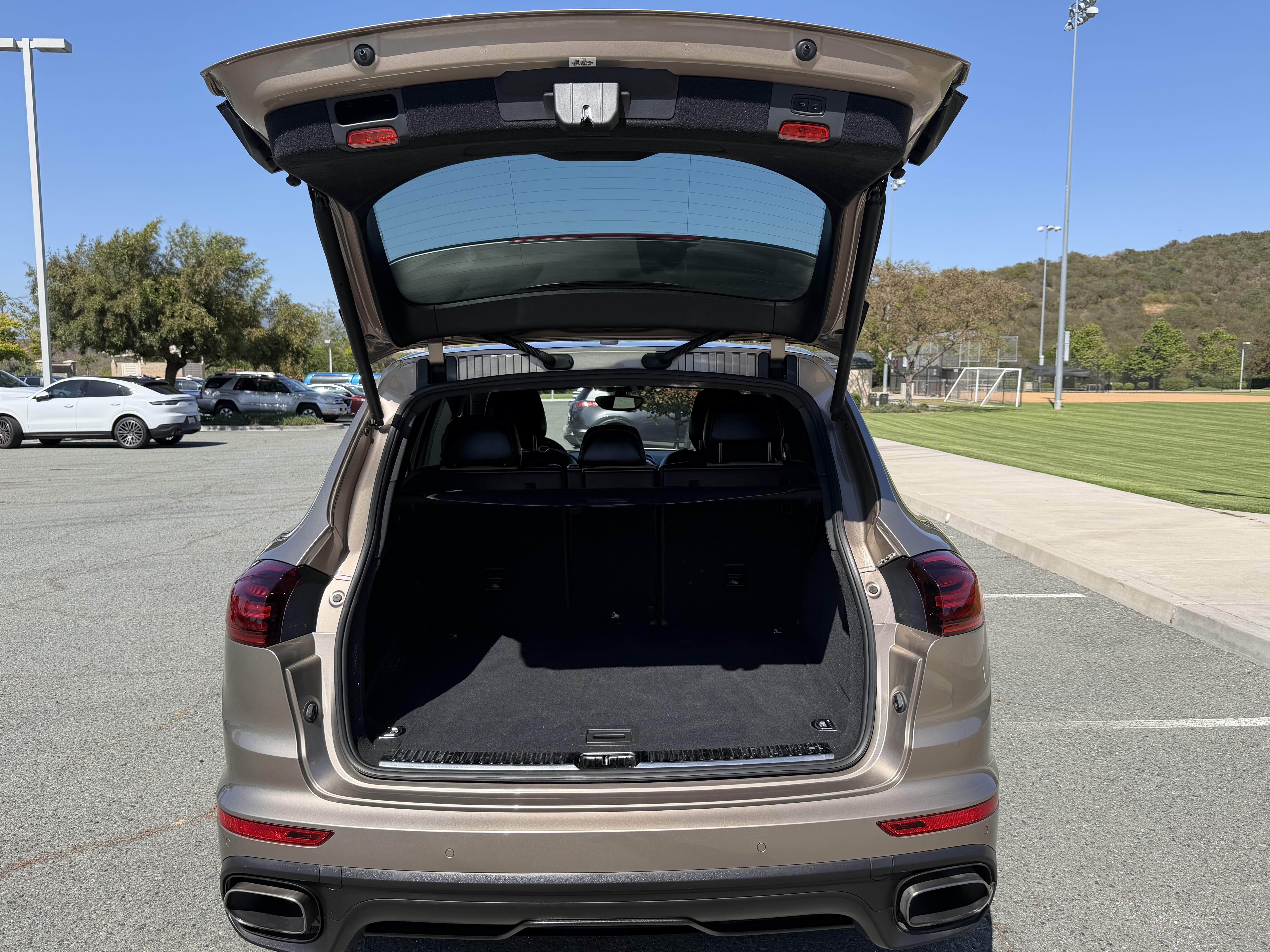 Used 2018 Porsche Cayenne AWD/4WD image 6
