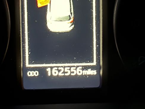 Used 2018 Toyota RAV4 XLE image 1