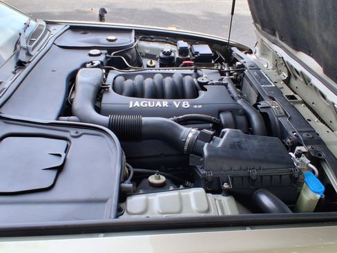 Used 1998 Jaguar XJ8 RWD image 19