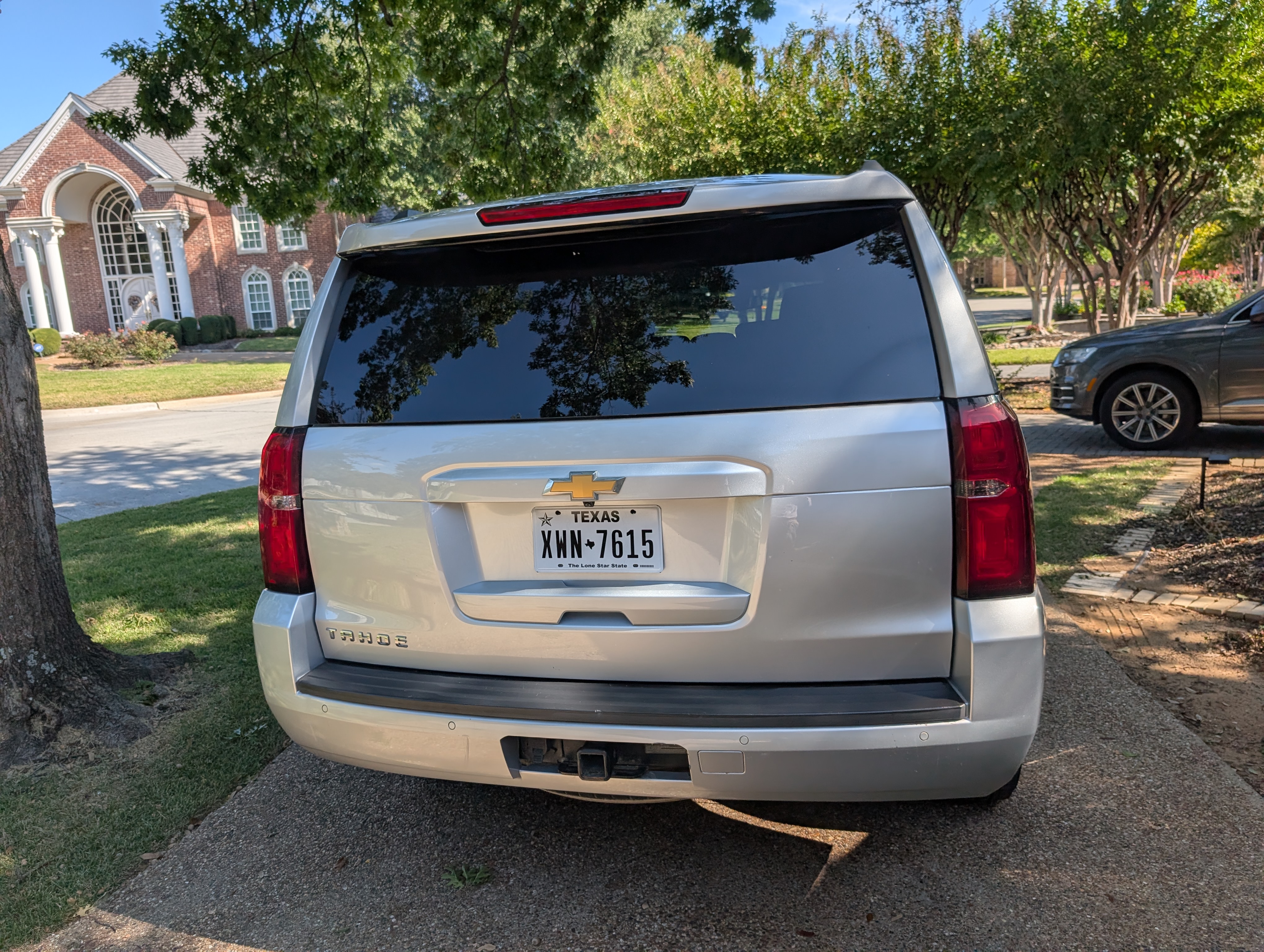 Used 2019 Chevrolet Tahoe LS w/ Skid Plate Package AWD/4WD image 4