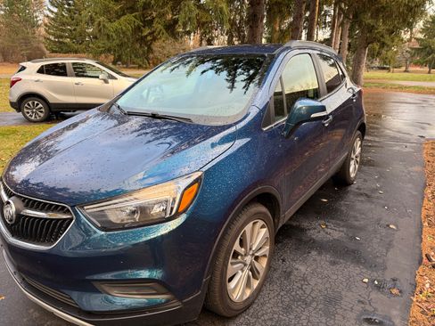 Used 2019 Buick Encore Preferred image 2