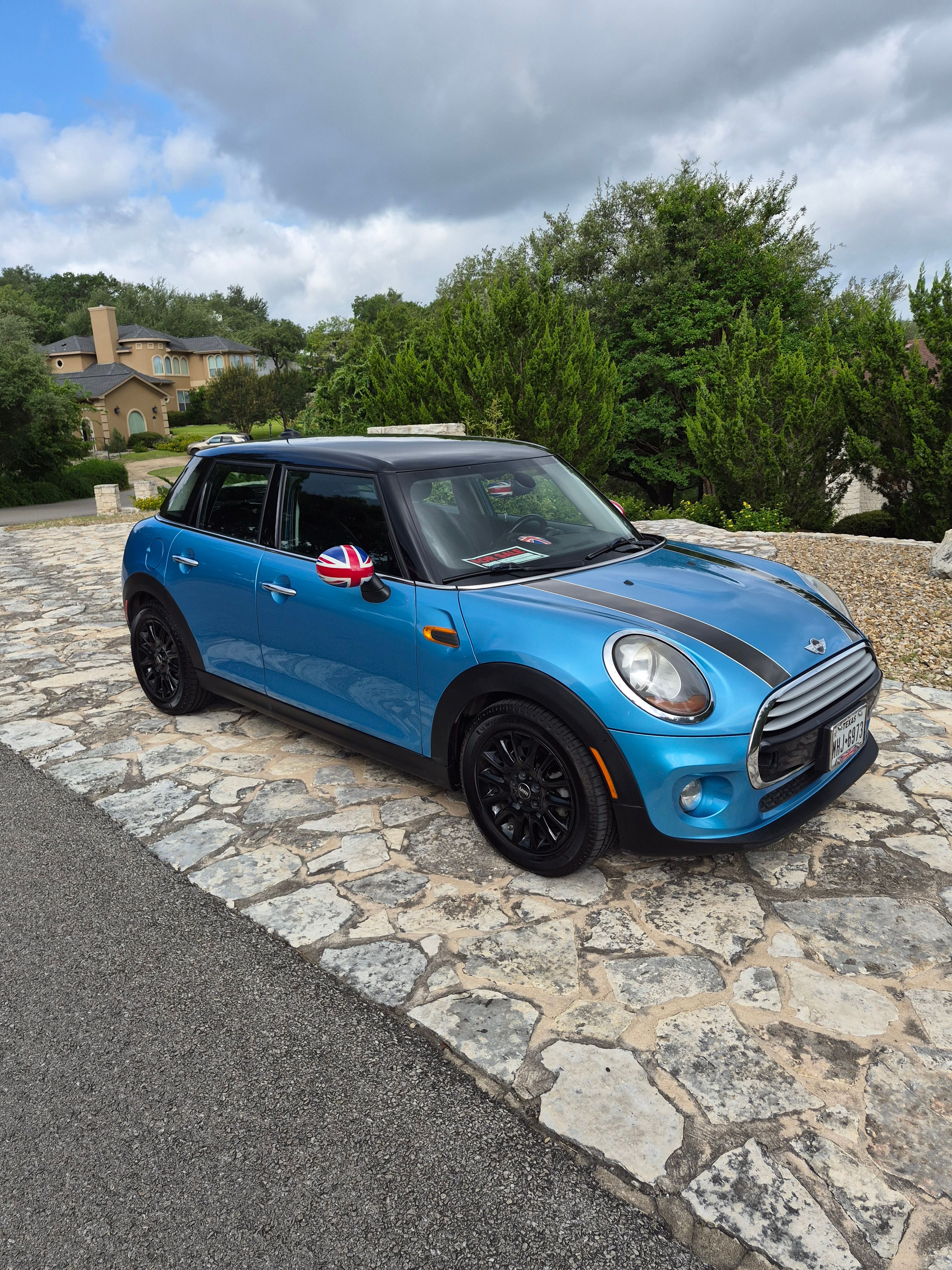 Used 2015 MINI Cooper 4-Door Hardtop FWD image 2