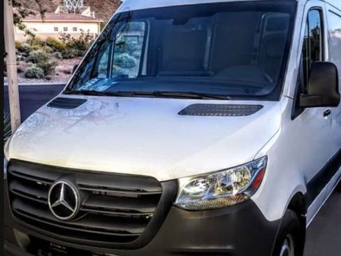 Used 2022 Mercedes-Benz Sprinter 2500 image 12